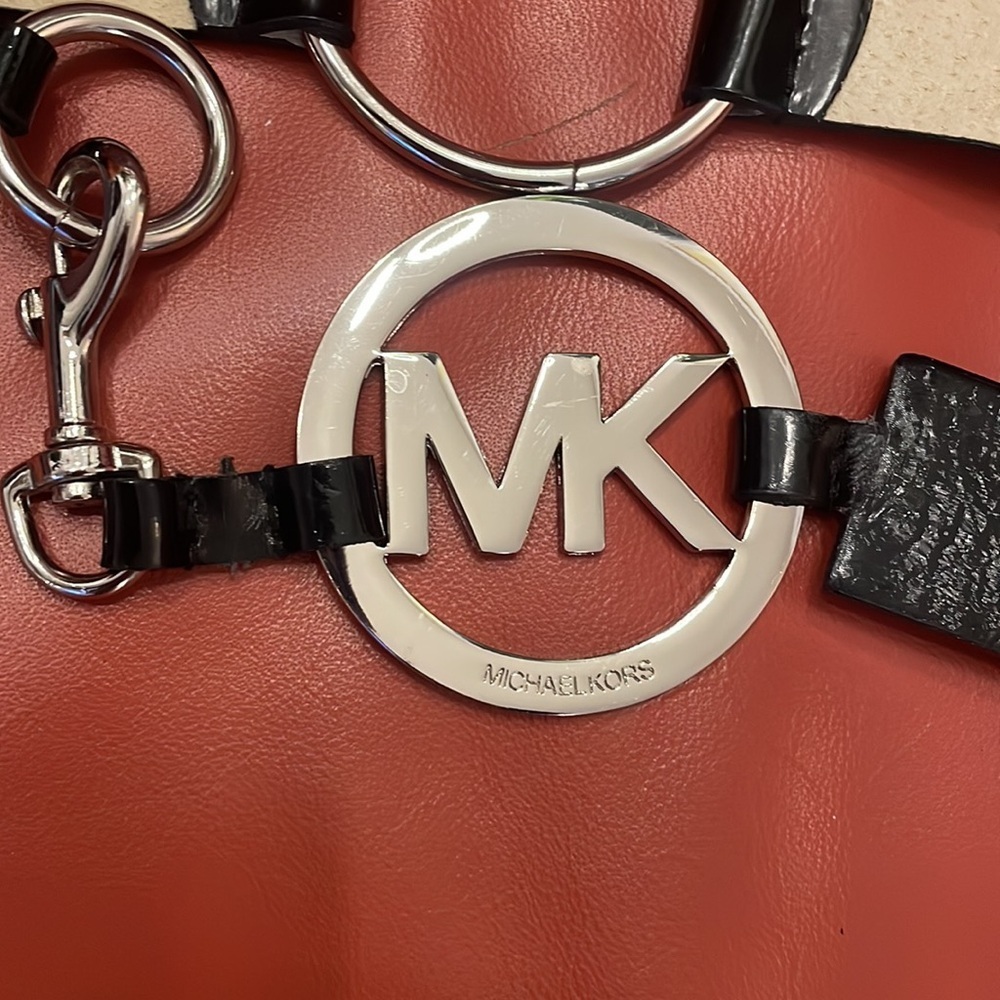 Ladies Michael Kors belt. - Picture 2 of 3